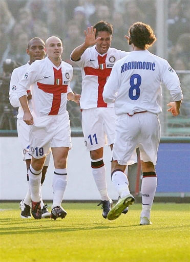 德甲巅峰对决：莱红牛主场阻击拜仁，残阵豪门遇高压考验