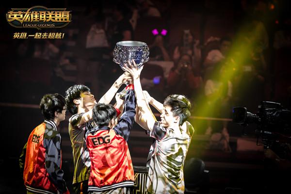职业选手告诉你为什么拳头Valorant不如CSGO