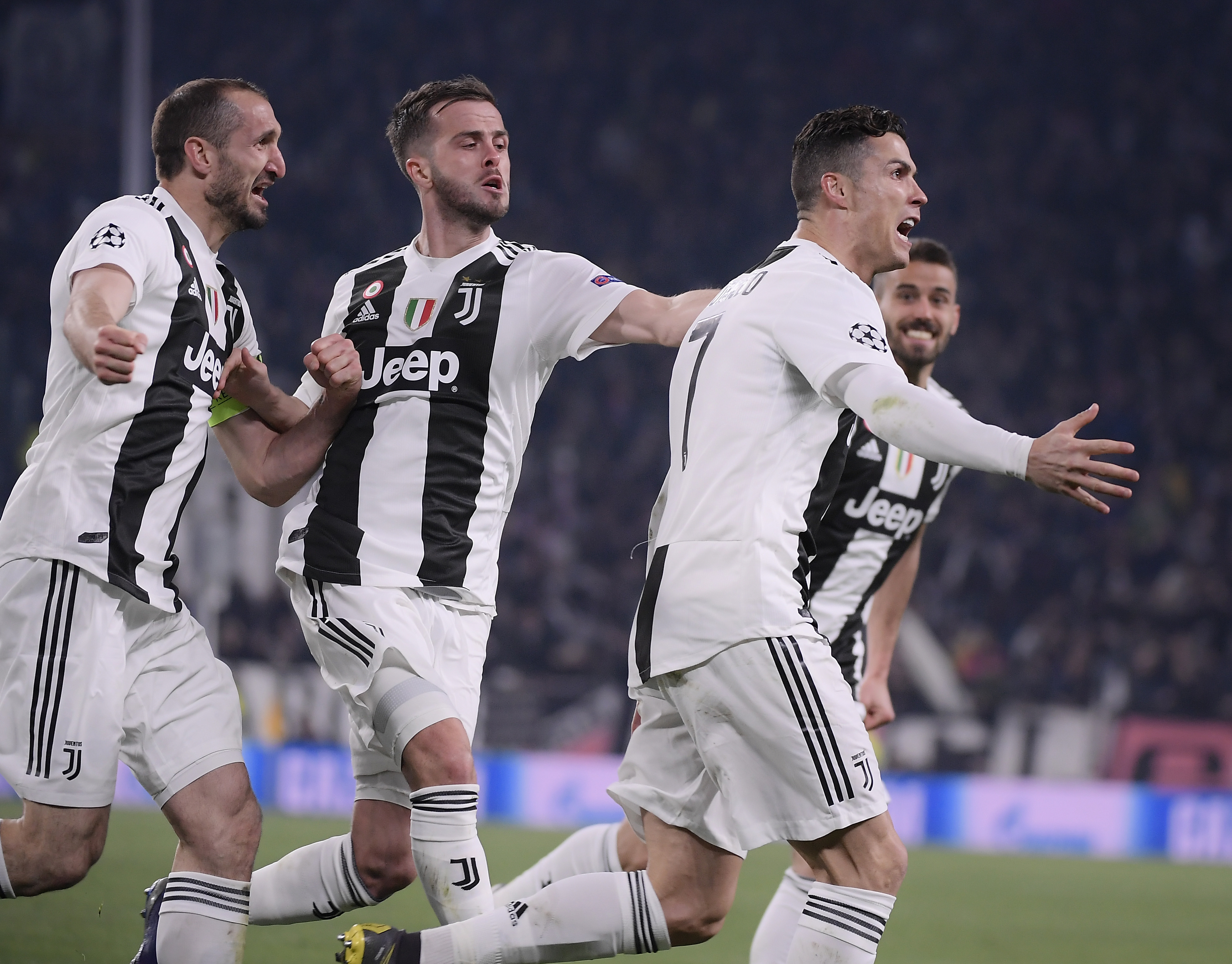 玩家晒《黑神话》全景光追截图：场景氛围感十足！