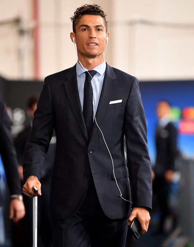 仅一夜，NBA传来4大消息，涵盖球星伤病、续约谈判、交易流言以及核心球员留队表态